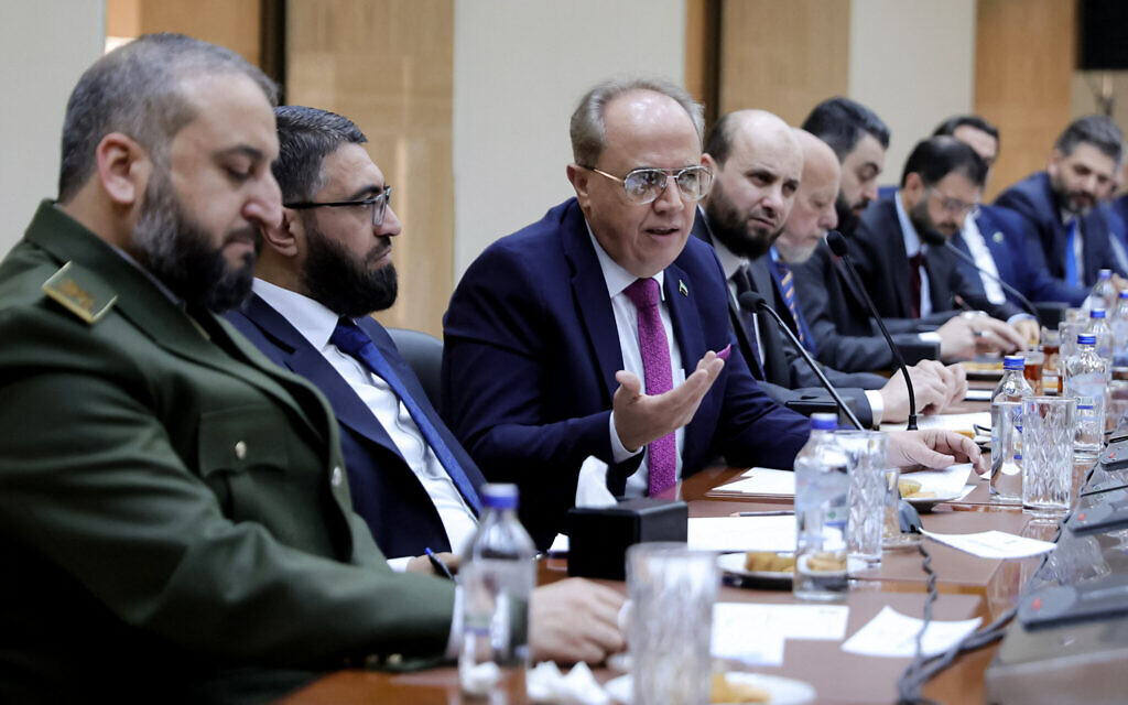 Syria gives holdout armed groups deadline to join state forces