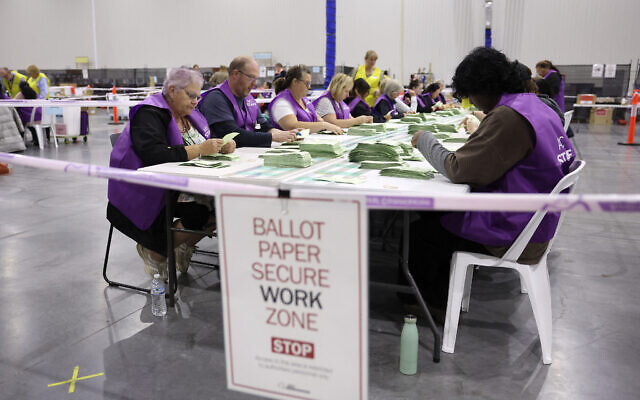Officials count ballots after voting ended in Australia's general election at a polling station in Melbourne on May 3, 2025. (Martin KEEP / AFP) Officials count ballots after voting ended in Australia's general election at a polling station in Melbourne on May 3, 2025. (Martin KEEP / AFP)