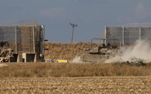 Israeli troops deploy at a position near the border with the Gaza Strip, on May 5, 2025 (Menahem KAHANA / AFP)
