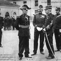 Captain Alfred Dreyfus (2nd R) speaks with General Gillain (C) after being awarded the Legion of honor award during a ceremony marking Dreyfus' rehabilitation, at Ecole Militaire in Paris, on July 21, 1906. (Photo by AFP)