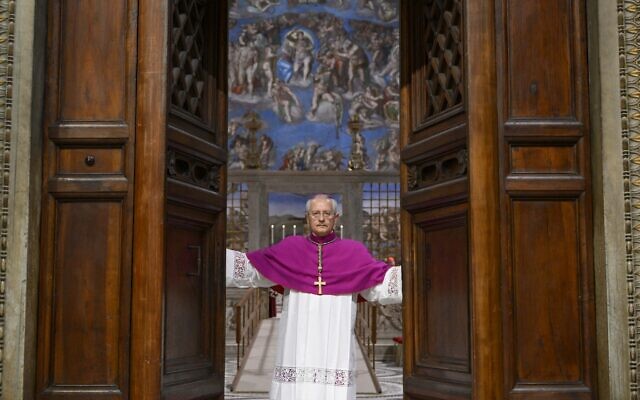 Diego Giovanni Ravelli,  Master of Pontifical Liturgical Celebrations, closing the doors of the Sistine chapel at the start of the conclave to elect a new Pope in the Sistine chapel in The Vatican, May 7, 2025. (Photo by Handout / VATICAN MEDIA / AFP)