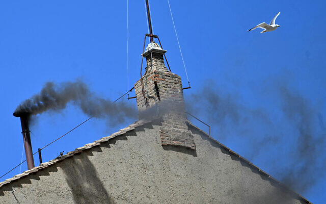 This photograph shows black smoke rising from the chimney of the Sistine Chapel signaling that cardinals failed to elect a new pope during their conclave in the Vatican on May 8, 2025. (Alberto PIZZOLI / AFP) This photograph shows black smoke rising from the chimney of the Sistine Chapel signaling that cardinals failed to elect a new pope during their conclave in the Vatican on May 8, 2025. (Alberto PIZZOLI / AFP)