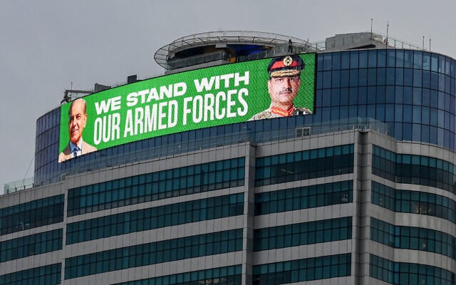 A man stands on top of the hotel roof next to a screen displaying images of Pakistan's Prime Minister Shehbaz Sharif (L) and the country's Chief of Army Staff General Syed Asim Munir, in Islamabad on May 8, 2025. (Aamir QURESHI / AFP) A man stands on top of the hotel roof next to a screen displaying images of Pakistan's Prime Minister Shehbaz Sharif (L) and the country's Chief of Army Staff General Syed Asim Munir, in Islamabad on May 8, 2025. (Aamir QURESHI / AFP)