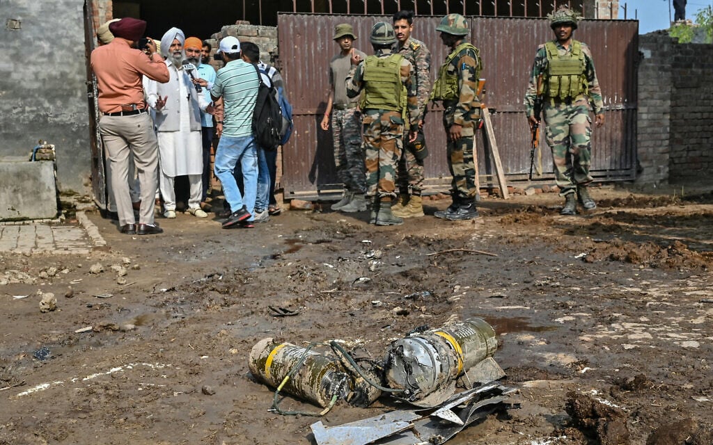 India, Pakistan indicate willingness to pull back from brink as conflict escalates