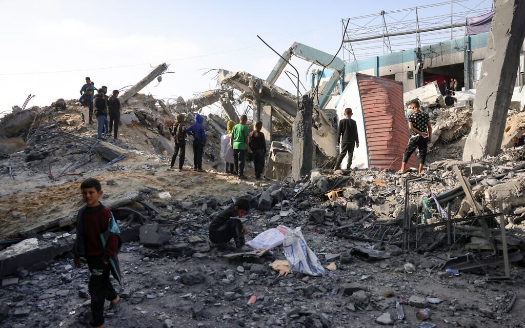 Palestinian children gather amid the rubble of an UNRWA school-turned-shelter, heavily damaged in an overnight Israeli strike in Jabalia, in the northern Gaza Strip on May 10, 2025. (BASHAR TALEB / AFP)