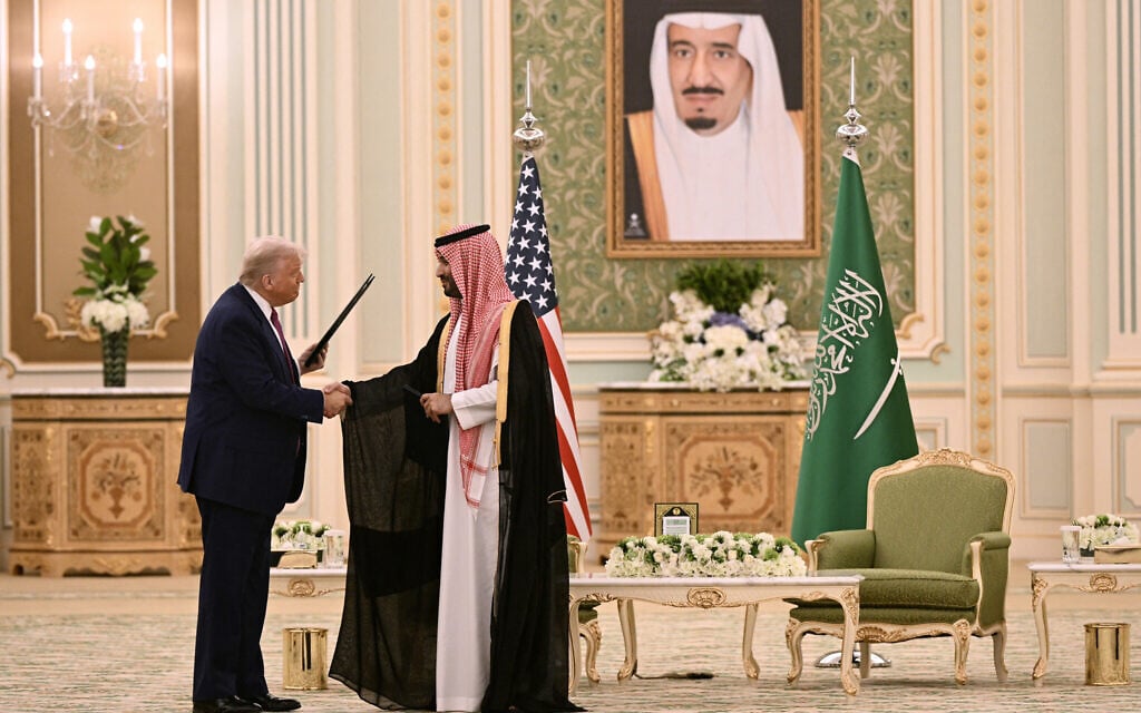 Trump signs deals with Saudis, including biggest-ever $142 billion arms agreement