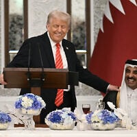 US President Donald Trump (L) speaks with Qatar's Emir Sheikh Tamim bin Hamad al-Thani at the start of a state dinner at the Lusail Palace in Doha on May 14, 2025. (Brendan SMIALOWSKI / AFP)