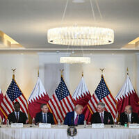 US President Donald Trump (C) attends a breakfast with business leaders in Doha on May 15, 2025. (Brendan SMIALOWSKI / AFP)