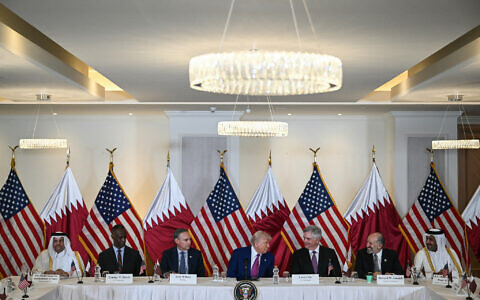 US President Donald Trump (C) attends a breakfast with business leaders in Doha on May 15, 2025. (Brendan SMIALOWSKI / AFP)