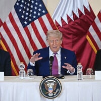 US President Donald Trump (C) is flanked with Boeing CEO Kelly Ortberg (L) and CEO of GE Aerospace Larry Culp during a breakfast with business leaders in Doha on May 15, 2025. (Brendan SMIALOWSKI / AFP)