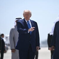 US President Donald Trump (center) prepares to board Air Force One in Abu Dhabi at the end of his Middle East tour on May 16, 2025. (Brendan SMIALOWSKI / AFP)