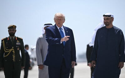 US President Donald Trump (center) prepares to board Air Force One in Abu Dhabi at the end of his Middle East tour on May 16, 2025. (Brendan SMIALOWSKI / AFP)