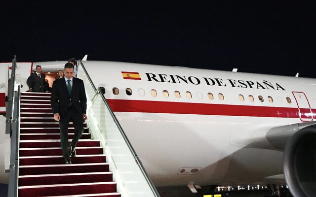 Spanish Prime Minister Pedro Sanchez arrives at Baghdad International Airport in Iraq ahead of the 34th Arab League summit, on May 16, 2025. (Murtada AL-SUDANI / POOL / AFP)