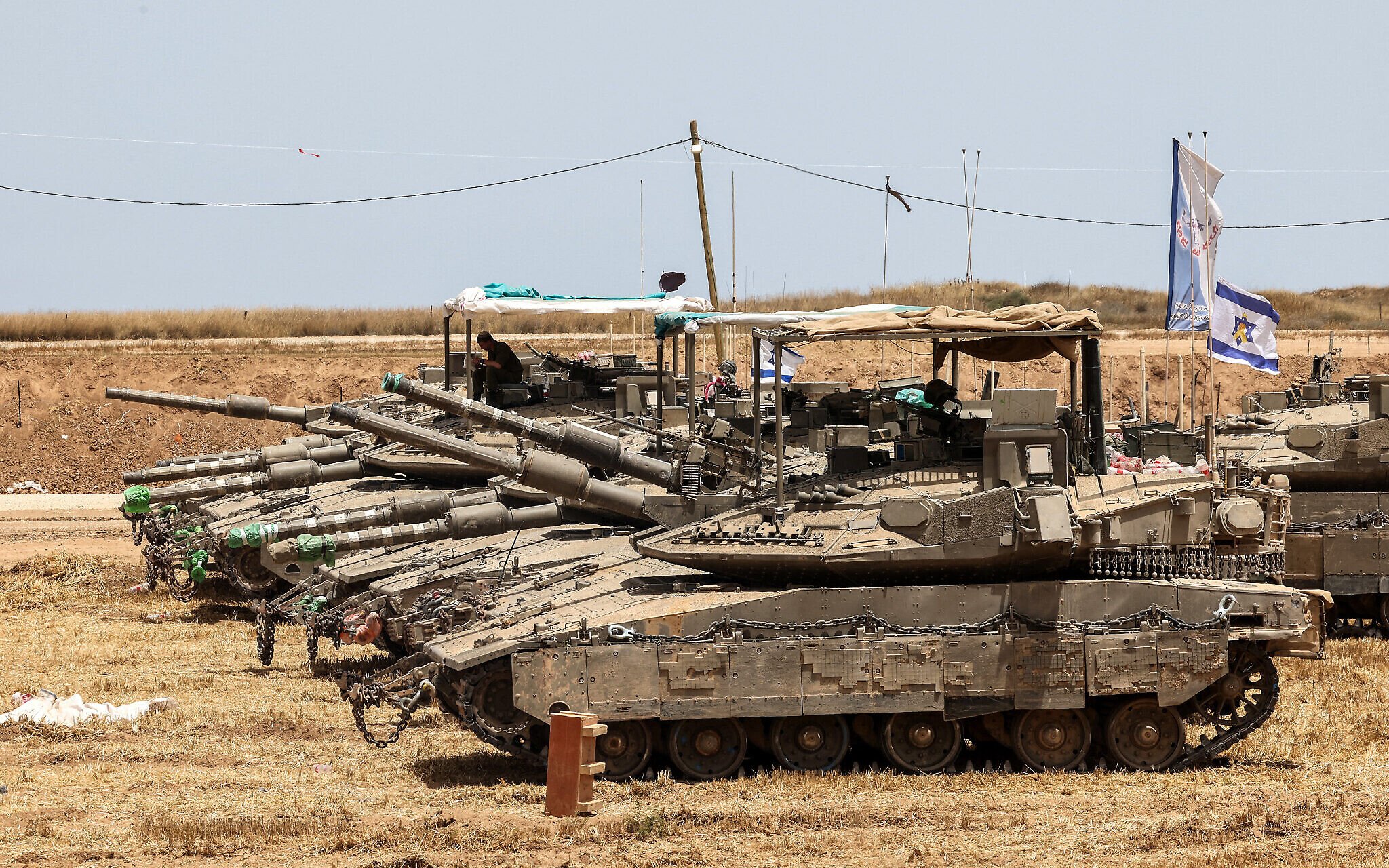 TV report: Release of 10 living hostages, for a one-and-a-half-to-two-month-long ceasefire under discussion in Doha