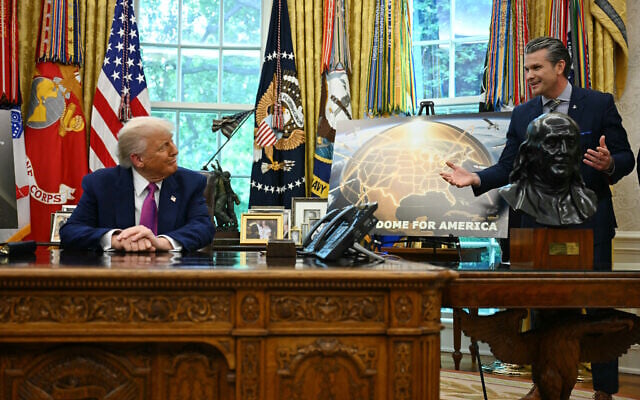 US President Donald Trump listens to US Secretary of Defense Pete Hegseth speaks about the Golden Dome missile defense shield, in the Oval Office of the White House on May 20, 2025, in Washington, DC. (Jim WATSON / AFP) US President Donald Trump listens to US Secretary of Defense Pete Hegseth speaks about the Golden Dome missile defense shield, in the Oval Office of the White House on May 20, 2025, in Washington, DC. (Jim WATSON / AFP)