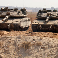 Israeli army tanks take position at the border between Israel and the Gaza Strip on May 22, 2025. (Jack GUEZ / AFP)