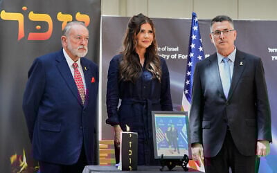 US Homeland Security Secretary Kristi Noem, Israel's Foreign Minister Gideon Sa'ar, and US Ambassador to Israel Mike Huckabee pose for a picture during a memorial event honoring slain Israeli embassy employees in Jerusalem on May 26, 2025. (Alex Brandon / POOL / AFP)