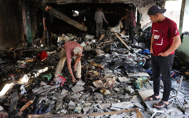 People inspect the damage at the Fahmi Al-Jarjawi School used as a shelter in Gaza City on May 26, 2025, following an Israeli strike that the IDF said was targeting terrrorists (Omar AL-QATTAA / AFP)
