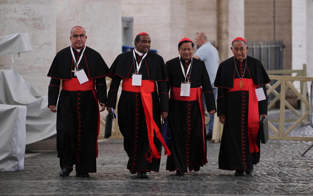 Cardinals huddle at Rome dinner parties, Vatican meetings ahead of papal conclave