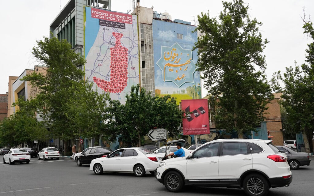 Iran maintains tough rhetoric on Israel and US, even while seeking nuclear deal