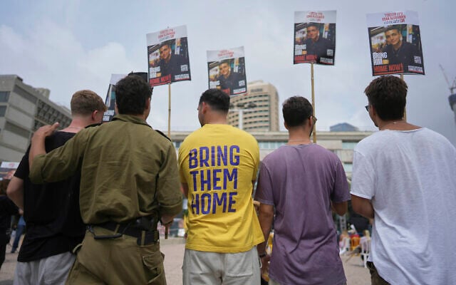 Israelis gather to watch a live broadcast of Israeli-American soldier Edan Alexander to be released from Hamas captivity in Gaza in Tel Aviv, Monday, May 12, 2025. (AP/Oded Balilty)