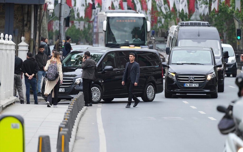 Delegations from Russia and Ukraine gather in Turkey for 1st peace talks in 3 years