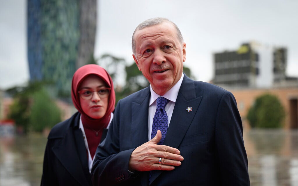 Turkey’s Erdogan appoints team to draft new constitution, drawing fear of power grab