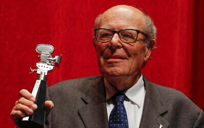 Director Marcel Ophuls shows the Berlinale Camera award after he is honored for his lifetime achievement during the 2015 Berlinale Film Festival in Berlin, February 11, 2015. (Markus Schreiber/AP)