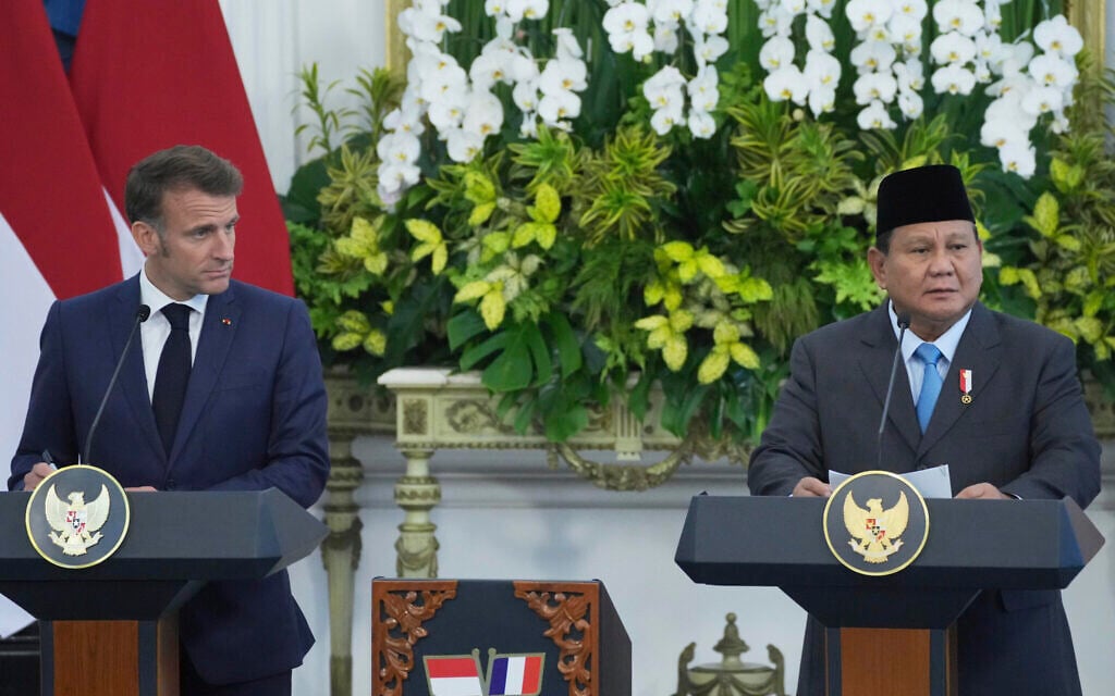 French President Emmanuel Macron, left, listens as Indonesian President Prabowo Subianto speaks during a joint press conference after their bilateral meeting at Merdeka Palace in Jakarta, Indonesia, May 28, 2025. (AP Photo/Achmad Ibrahim)