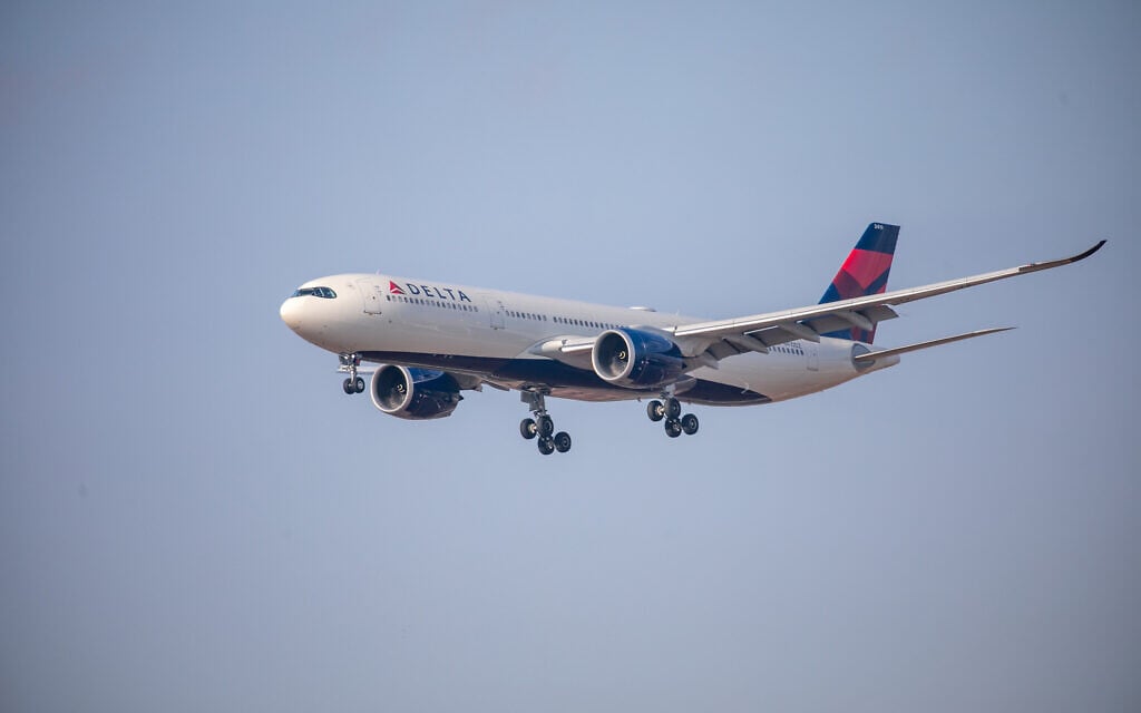 Delta Airlines resumes flights to Israel, Lufthansa extends suspension