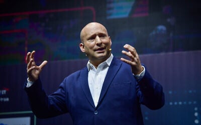 Former prime minister Naftali Bennett speaks during a tech conference in Ness Ziona, May 5, 2025. (Avshalom Sassoni/Flash90)