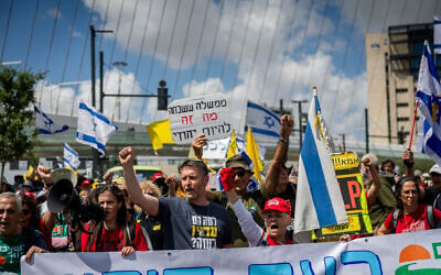 Protesters demonstrate against Prime Minister Benjamin Netanyahu and his government, near the Knesset in Jerusalem, May 5, 2025. The small white sign reads "A government that has forgotten what it is to be a Jew." (Chaim Goldberg/Flash90)