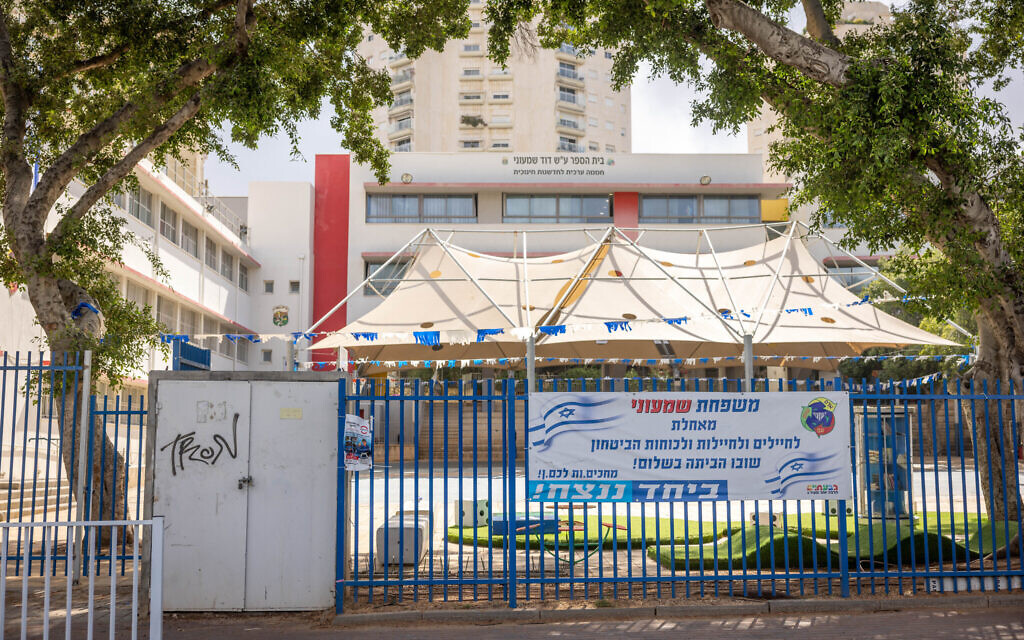 Many schools, kindergartens still closed despite deal as teachers protest salary cut