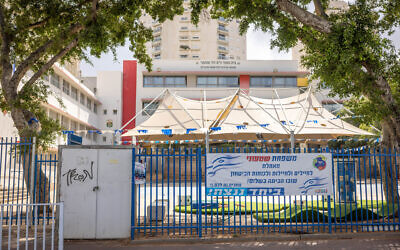 View of a closed school in Givatayim, during a strike, on May 5, 2025. (Miriam Alster/Flash90)