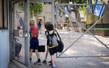 A few students go back to school in Tel Aviv following a teachers' strike, on May 6, 2025. (Avshalom Sassoni/Flash90)