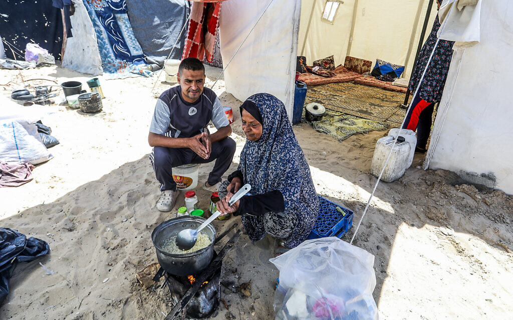 Leading agency shuts its Gaza soup kitchens amid continued Israeli aid ban