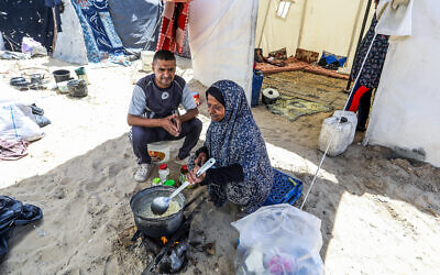 Palestinians living around their tents in the Al-Mawasi area in Khan Younis, southern Gaza Strip, May 7, 2025.(Abed Rahim Khatib/Flash90)