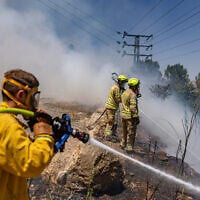 Illustrative: Firefighters battle blazes in Jerusalem, May 16, 2025. (Chaim Goldberg/Flash90)
