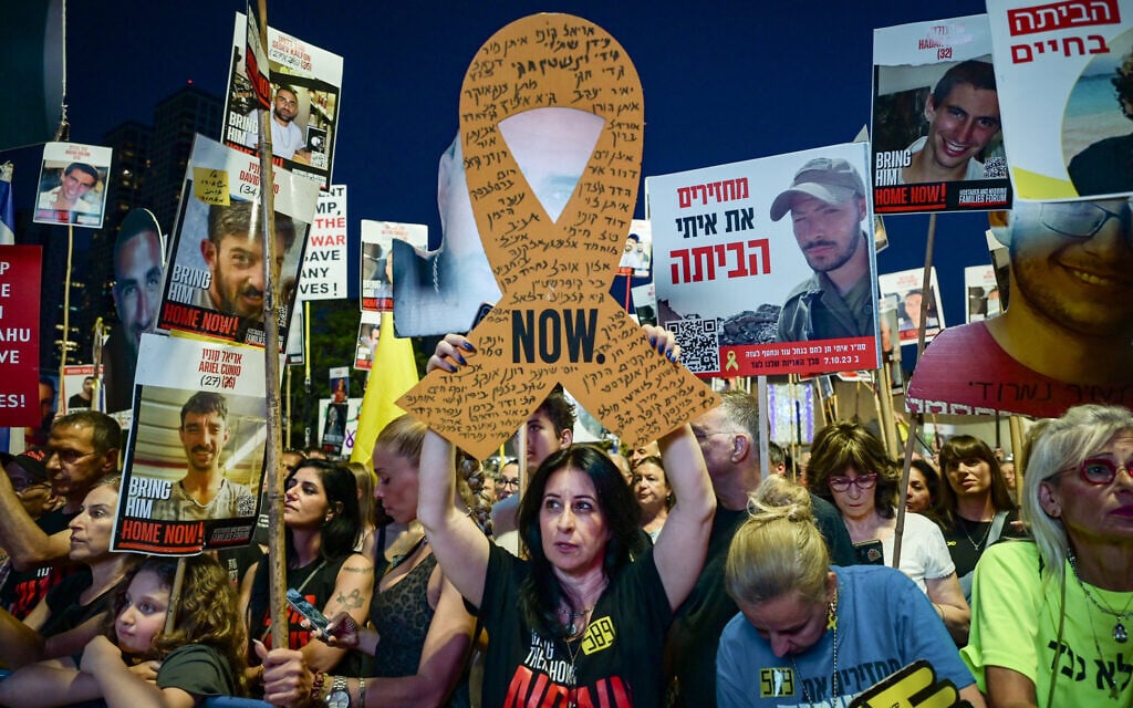 A rally calling for the release of hostages held by Hamas terrorists in Gaza, at "Hostage Square" in Tel Aviv, May 17, 2025. (Avshalom Sassoni/Flash90)
