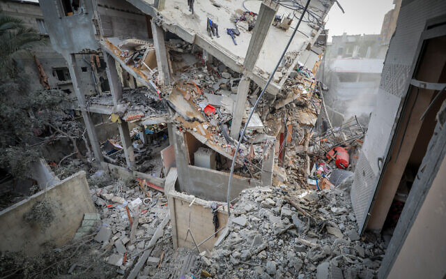 Palestinians at the site of an Israeli airstrike in Al-Bureij camp, in the central Gaza Strip, May 18, 2025 (Ali Hassan/Flash90)