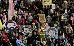Demonstrators protest against the Israeli government and for the release of hostages in the Gaza Strip, Tel Aviv, May 24, 2025. (Tomer Neuberg/Flash90)