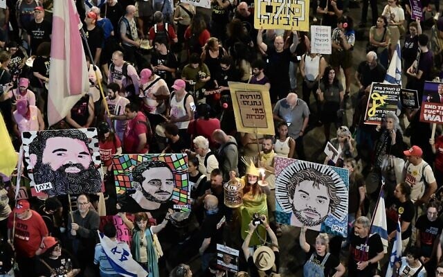 Demonstrators protest against the Israeli government and for the release of hostages in the Gaza Strip, Tel Aviv, May 24, 2025. (Tomer Neuberg/Flash90)