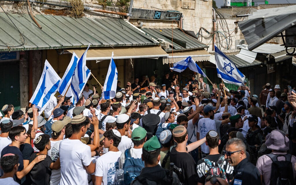 Israelis celebrate Jerusalem Day during the Flag March in Jerusalem's Old City, May 26, 2025. (Chaim Goldberg/Flash90)