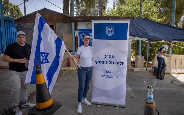 MK Yulia Malinovsky sets up a mock parliamentary office inside an UNRWA compound in Jerusalem, May 26, 2025. (Chaim Goldberg/Flash90)