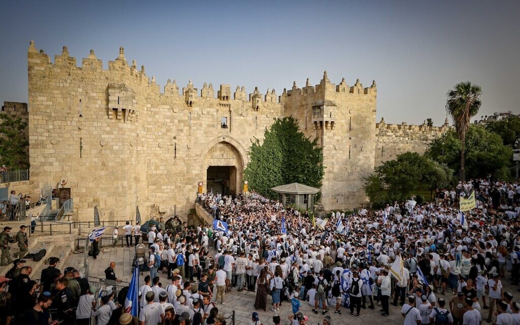 Israelis celebrate Jerusalem Day during the Flag March at Damascus Gate in Jerusalem's Old City, May 26, 2025. (Jamal Awad/Flash90)