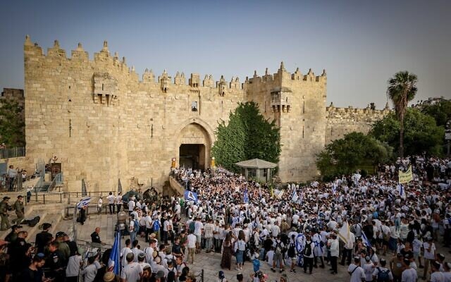 Israelis celebrate Jerusalem Day during the Flag March at Damascus Gate in Jerusalem's Old City, May 26, 2025. (Jamal Awad/Flash90)