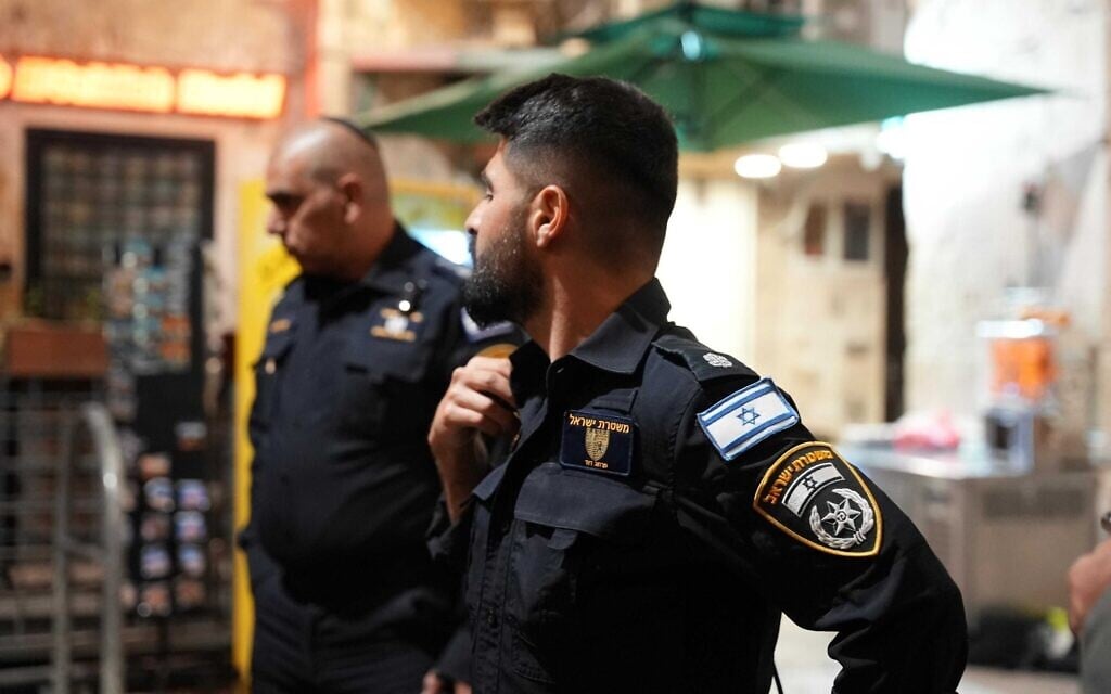 Police officer stabbed in Old City of Jerusalem, assailant shot dead