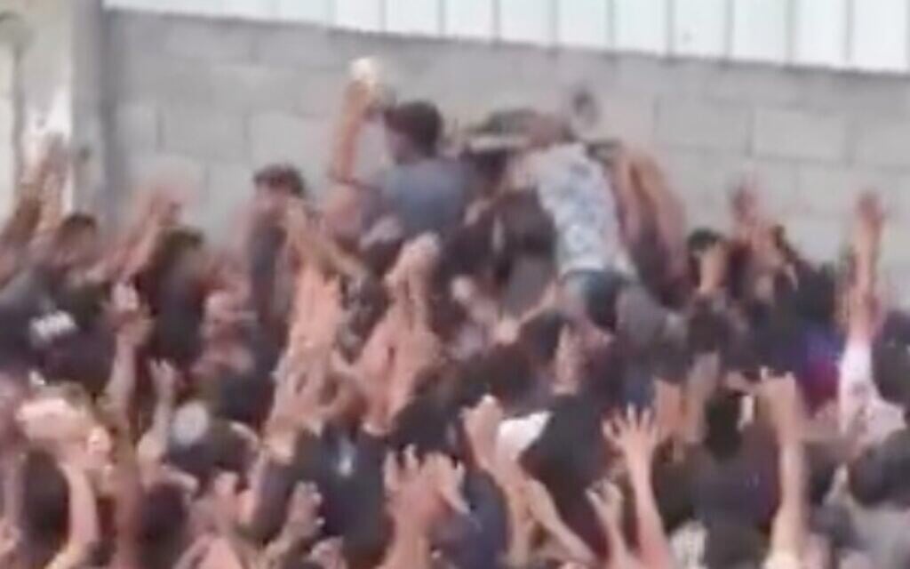 Gazans flood a bakery in Nuseirat refugee camp during a distribution of bread amid a slightly eased Israeli aid blockade on May 23, 2025. (Screen capture/X)