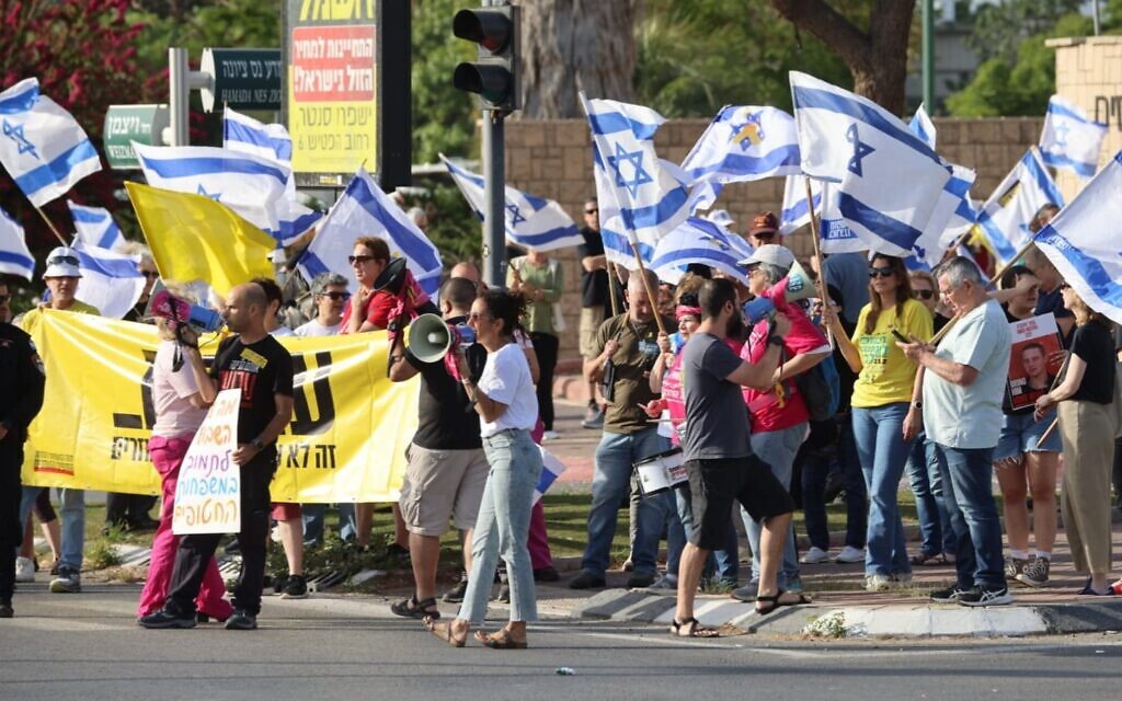 Protesters call for the release of hostages held in Gaza, with a poster reading: "What have you done this week to support the families of the hostages," in Rehovot, May 3, 2025. (Meir Conforti/Pro-Democracy Protest Movement) Protesters call for the release of hostages held in Gaza, with a poster reading: "What have you done this week to support the families of the hostages," in Rehovot, May 3, 2025. (Meir Conforti/Pro-Democracy Protest Movement)