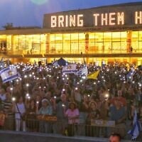 Protesters at Habima Square in Tel Aviv lighting their flashlights as they send a prayer for the safety of hostages in Gaza, May 17, 2025 (Adar Eyal)